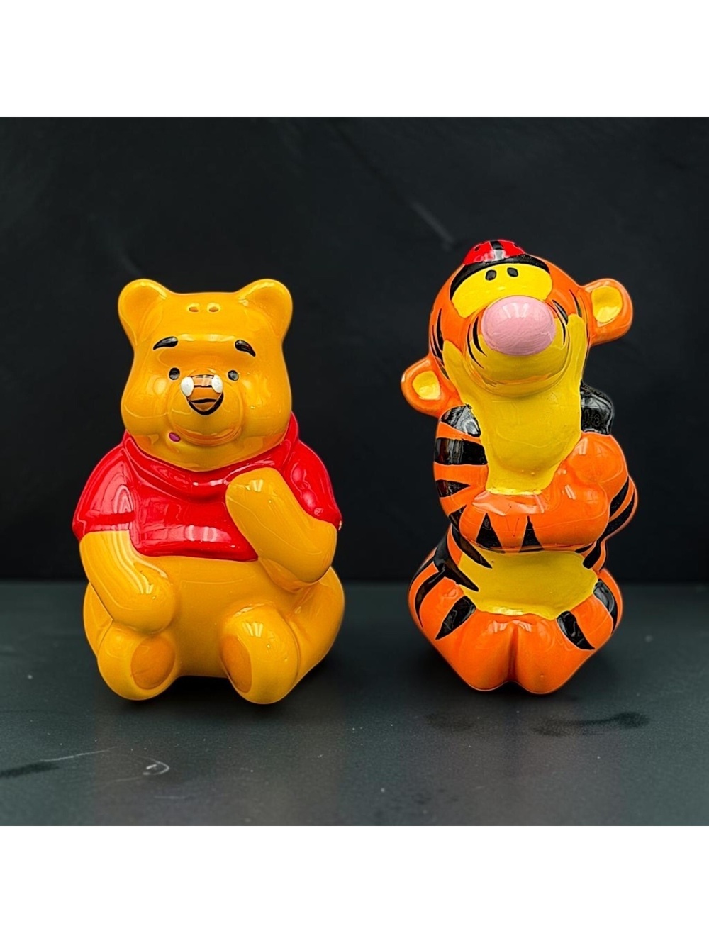 Vtg Disney Winnie the Pooh & Tigger Ceramic Salt Pepper Shakers Set (SMALL CHIP)